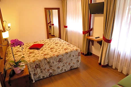 Triple Room with Mountain View