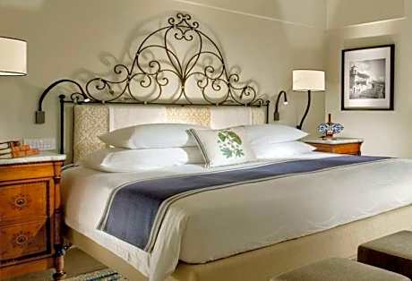 Deluxe Suite with Terrace and Sea View