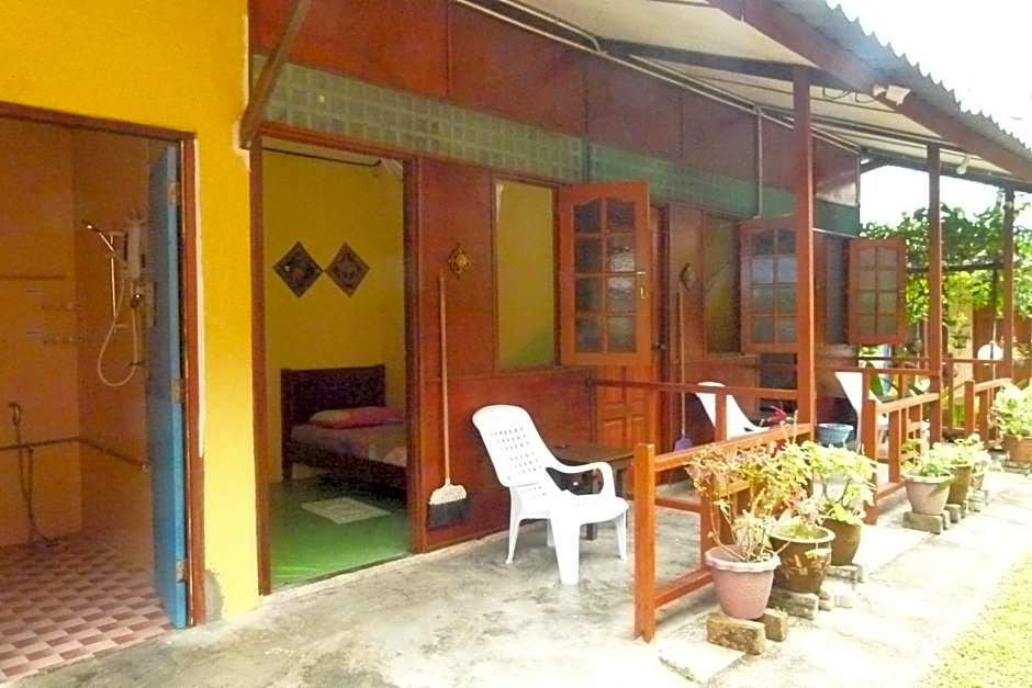 Cheers Garden Chalet