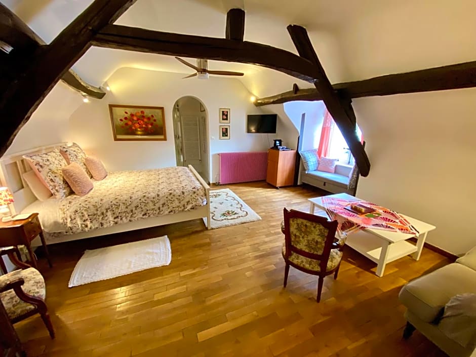 Sans Souci Bed and Breakfast Luxe Heated Pool and Restaurant