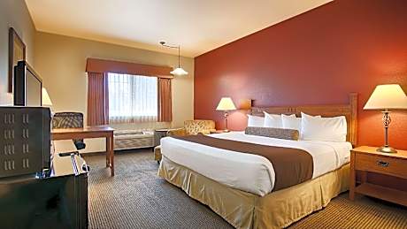 1 King Bed Non-Smoking Microwave Fridge Wi-Fi Full Breakfast