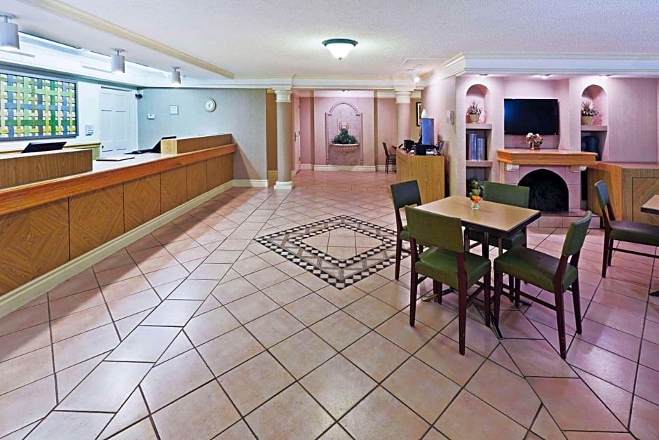 Travelodge by Wyndham Tuscaloosa