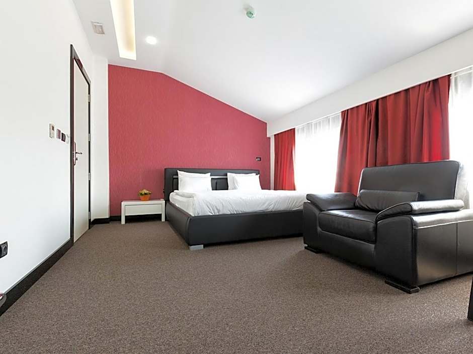 Nova City Garni Hotel Signature Collection
