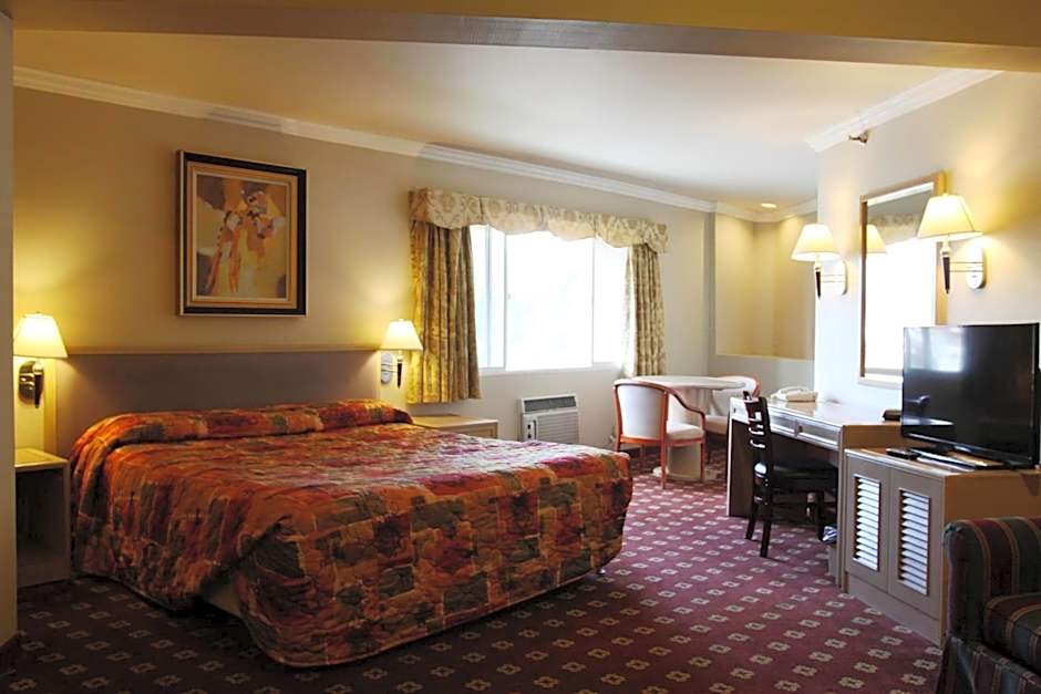 Metro Plaza Hotel