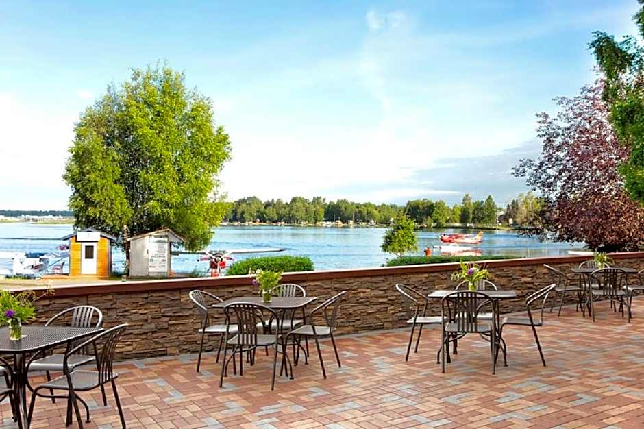 The Lakefront Anchorage - A Millennium Hotel
