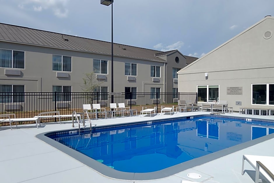 Country Inn & Suites by Radisson, Wichita East, KS
