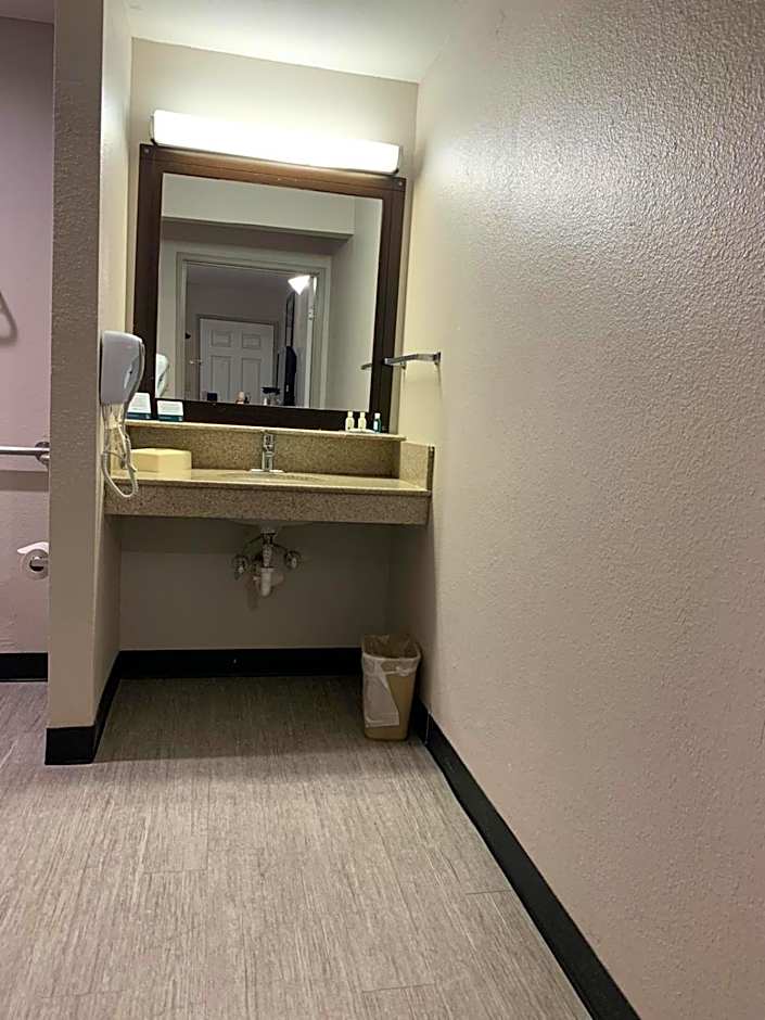 Quality Inn Airport East