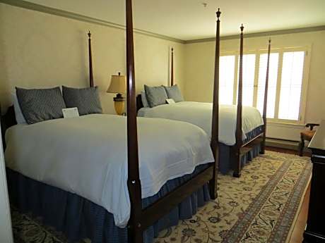Two-Bedroom Suite with Two Double Beds and One Queen Bed
