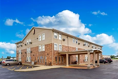 Super 8 by Wyndham Litchfield