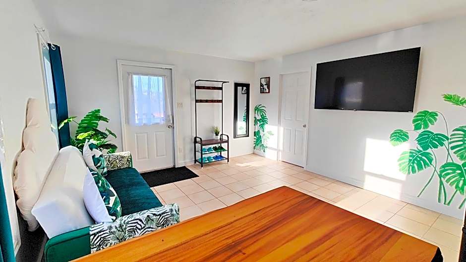 Fresh & Bright Private Suite