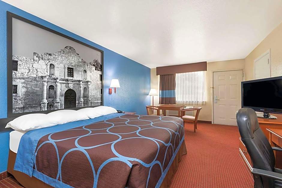 Super 8 by Wyndham San Antonio at I-10