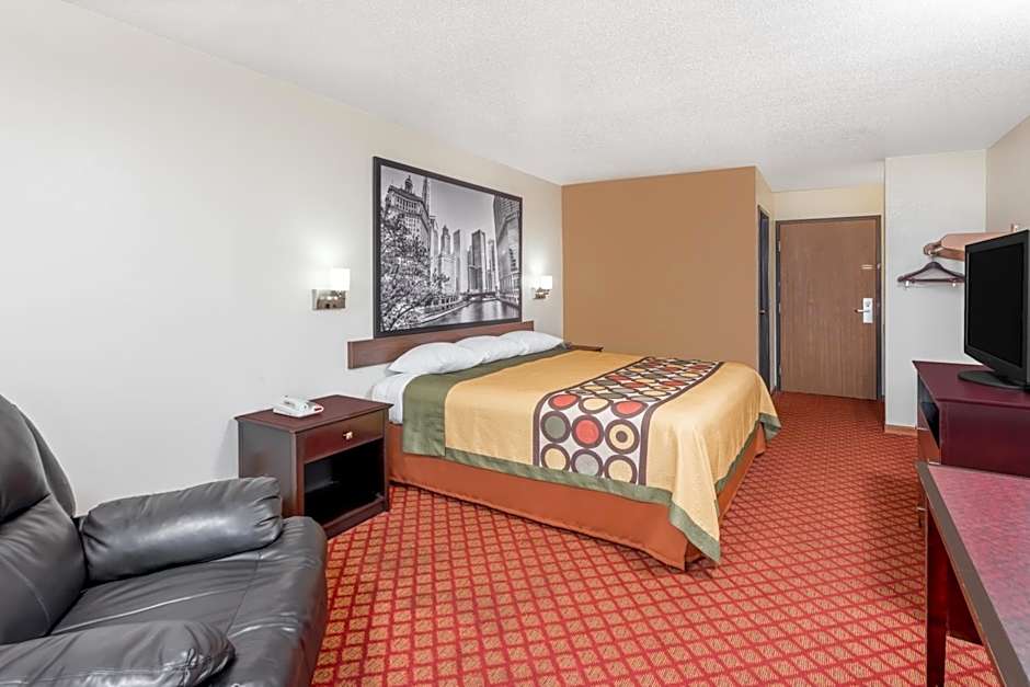 Super 8 by Wyndham Marshall