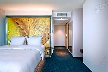 Business King Bed