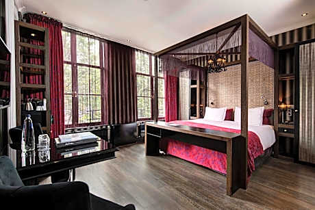 Canal View Superior Deluxe Room with Spa Bath