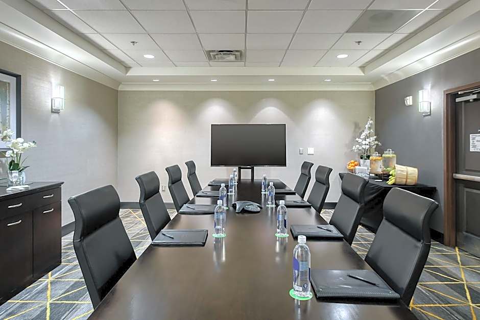 Holiday Inn & Suites Atlanta Airport North By IHG