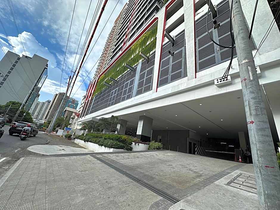 High Rise Condominium with Balcony, Pool, Skygarden, Grand lobby and Working Lounge 28F