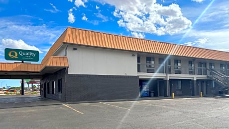 Quality Inn & Suites Near White Sands National Park