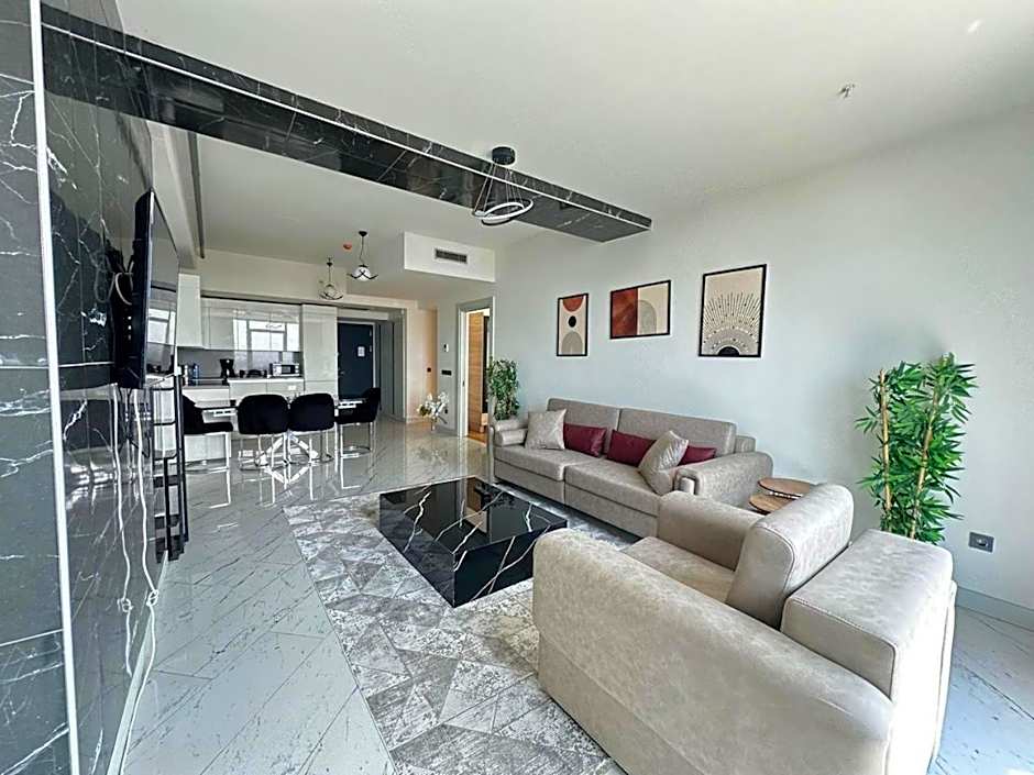 Luxury apt in the 40 plus floor