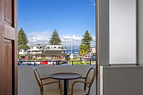 Queen Suite with Harbor View