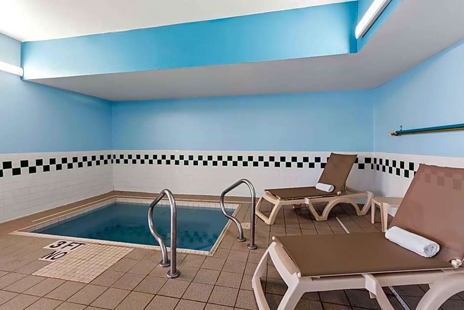 Quality Inn and Suites Springfield Southwest near I-72