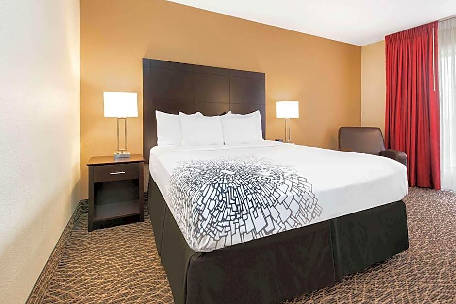 La Quinta Inn & Suites by Wyndham Clearwater Central