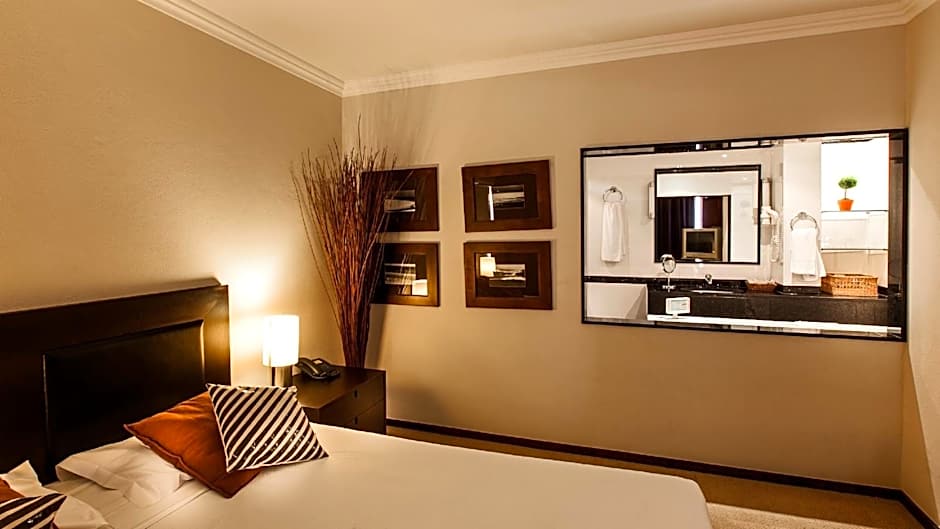 Carcavelos Beach Hotel