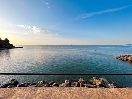 Nelinda Waterfront Accommodation