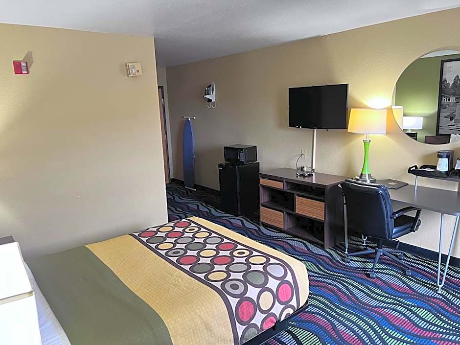 Super 8 by Wyndham Farmington