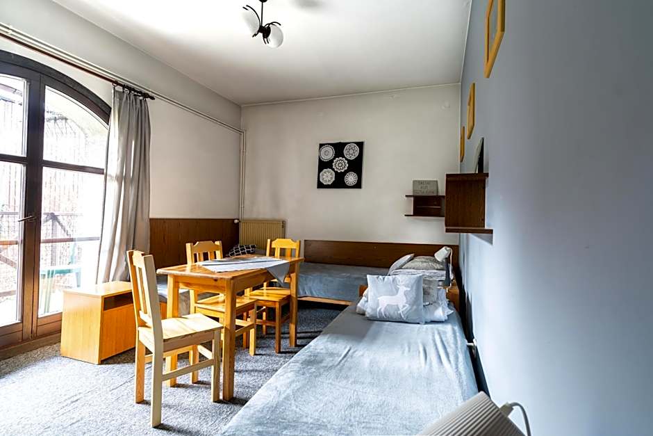 Międzynarodowe Schronisko Młodzieżowe PTSM Szarotka