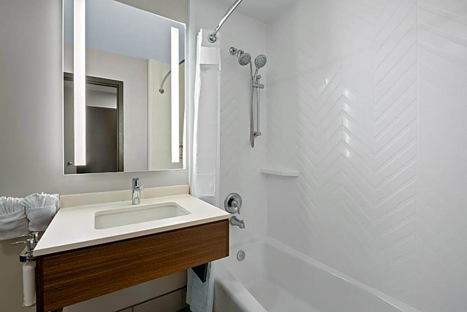 Holiday Inn & Suites Albuquerque Airport By IHG