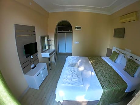 Double Room with Free One-Way Airport Shuttle