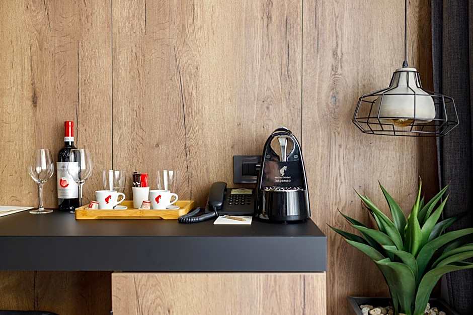 SCHUSTER Boarding House