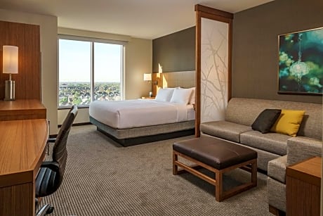 Queen Room with Two Queen Beds and Sofa Bed - High Floor