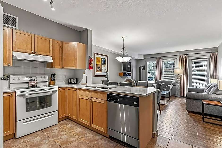 Rocky Mountain Getaway with Outdoor Heated Pool, 3 Hot Tubs, Gym, BBQ, Garage & 24 hour Reception near Banff