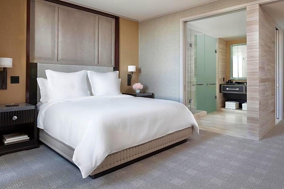 Photo 1 of 5 of Superior King Room