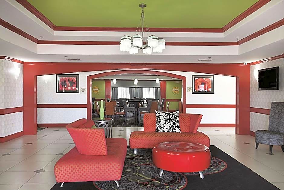 La Quinta Inn & Suites by Wyndham Dallas Hutchins