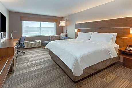 Standard King Room with Mobility Accessible Roll-In Shower
