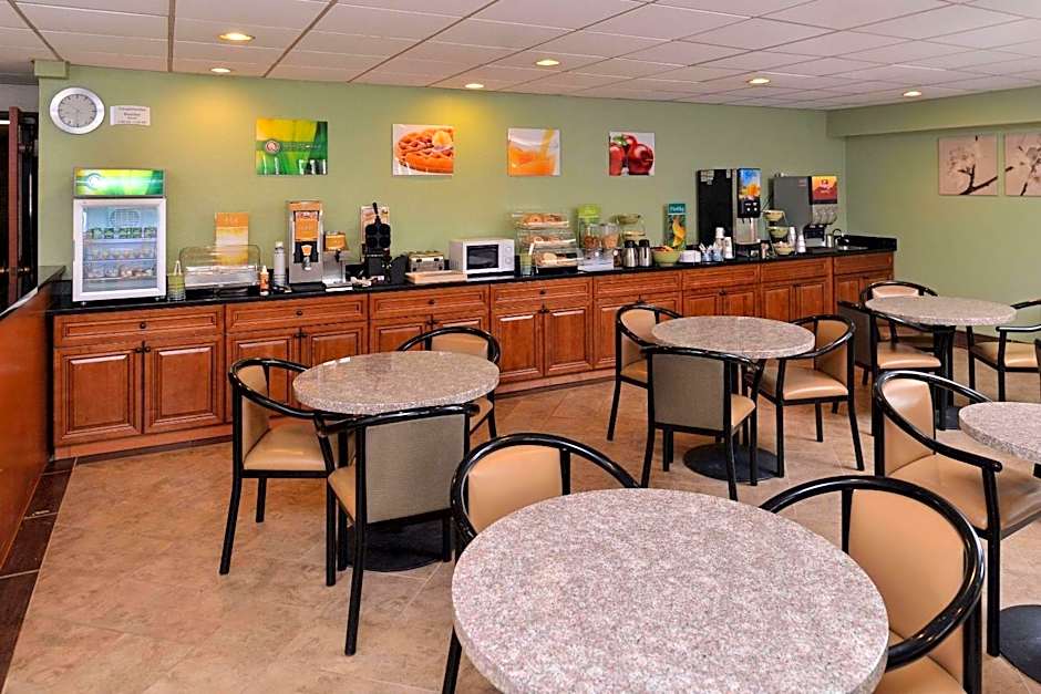 Quality Inn & Suites Matteson near I-57