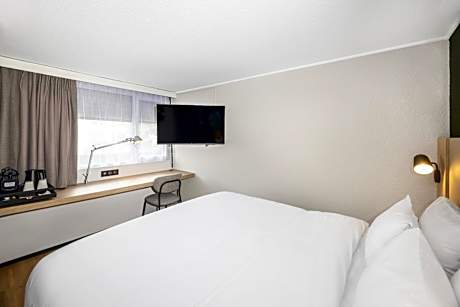 Superior Room - 1 King Bed