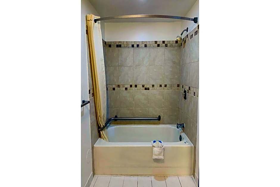 Economy Inn of Holland