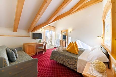 Comfort Triple Room with Lake View