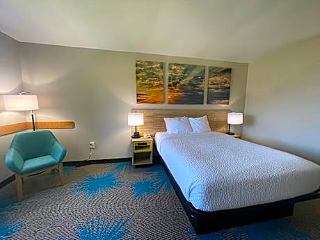 1 Queen Bed Non-Smoking
