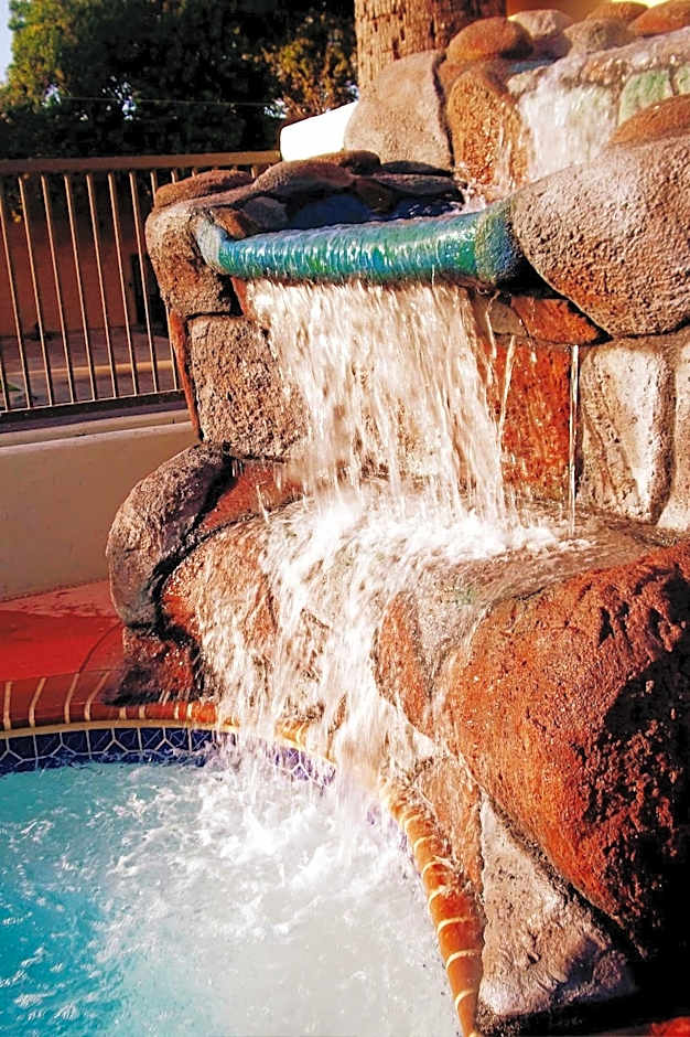 Whispering Palms Inn