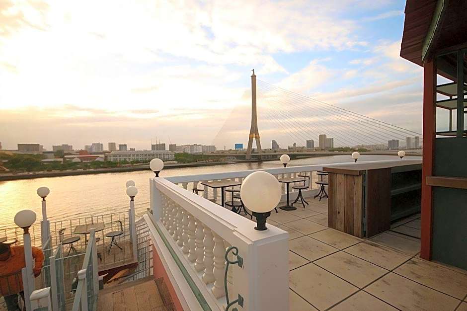 Hiranyakul House Riverside