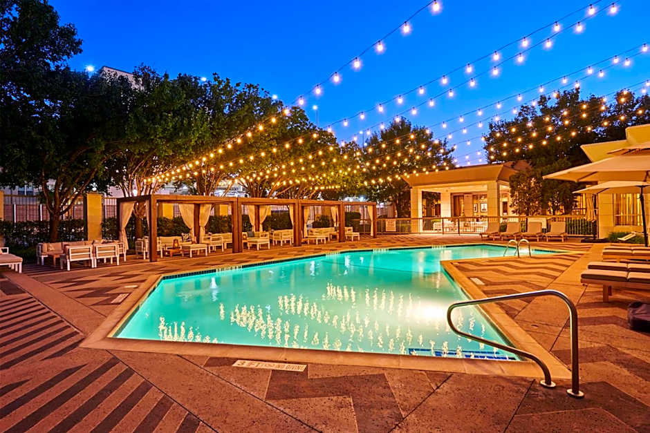 DoubleTree By Hilton Hotel Dallas Market Center