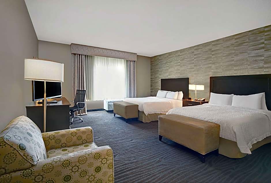 Photo 1 of 7 of 2 Queen Beds, Hearing/Mobility Accessible, Bathtub