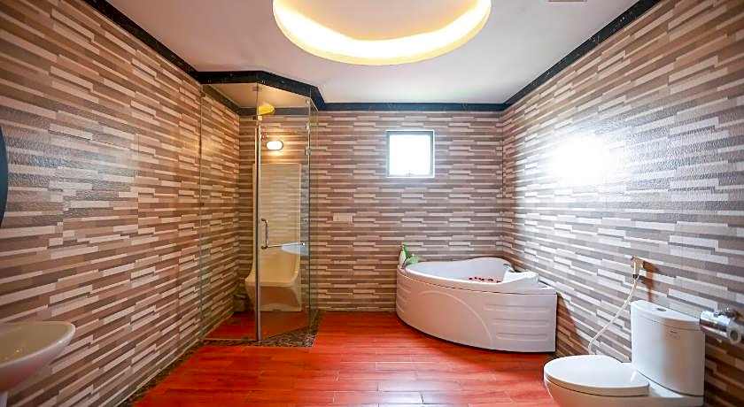 Muong Thanh Luxury Nhat Le Hotel