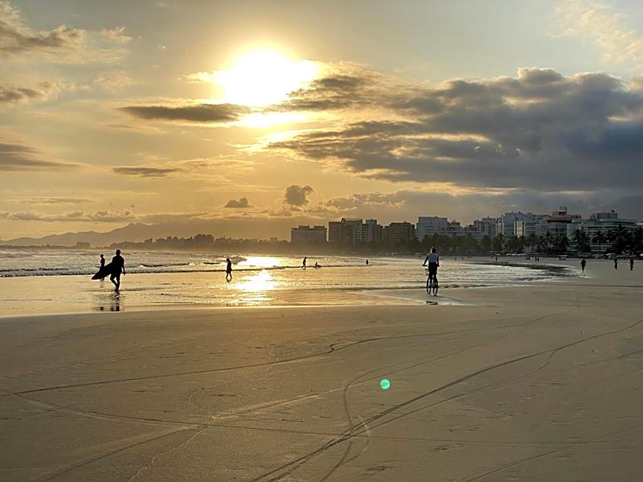 Flat Estudio 220 amarílis 3 Piscinas climatizadas, carregar veiculo eletrico, Bertioga, Riviera de São Lourenço Apartamento estúdio, cozinha equipada completa, serviço de hotelaria, limpeza e trocas diária de toalhas, WI-FI 500 MB