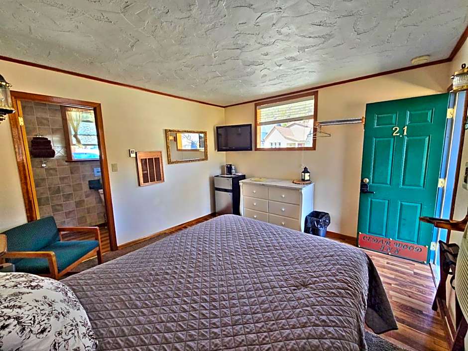 Cedar Wood Inn