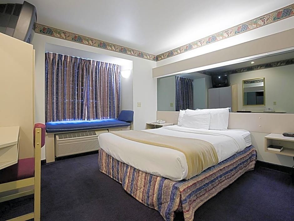 Americas Best Value Inn & Suites Racine